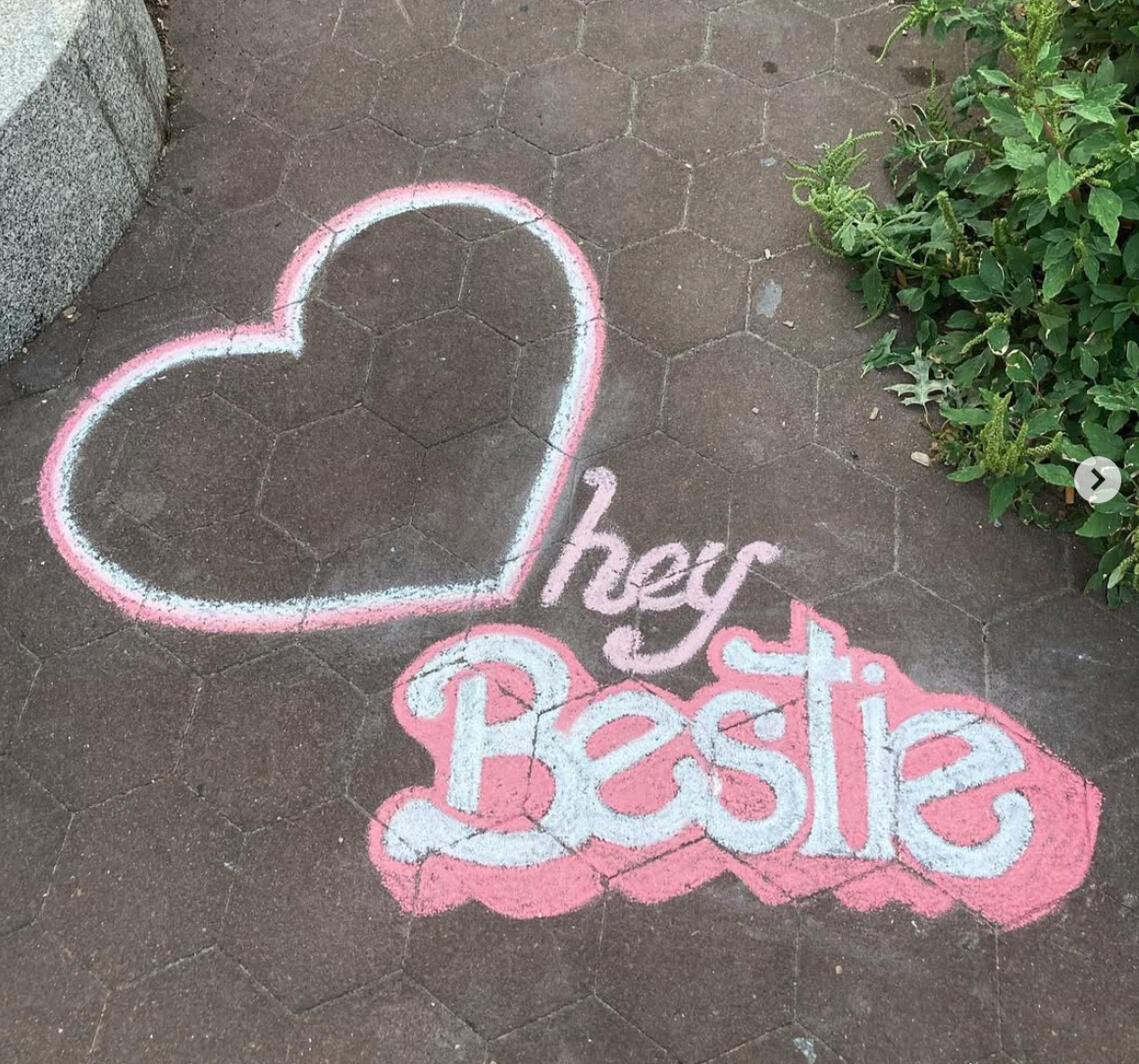 Hey Bestie (Chalk) Hey Bestie (Chalk)